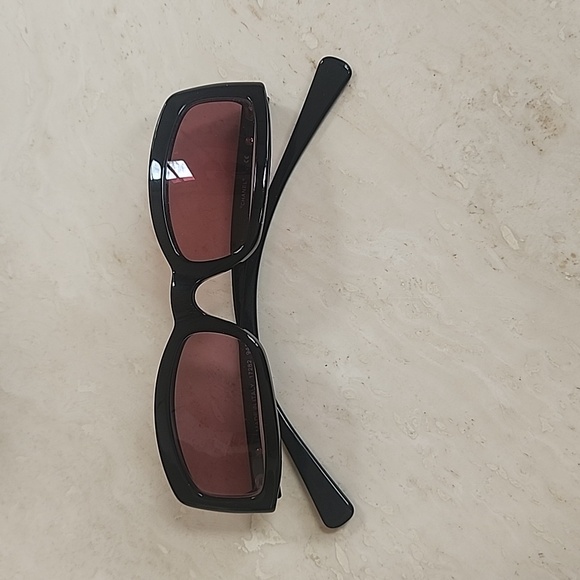 Chanel vintage sunglasses ๐ - Picture 2 of 8